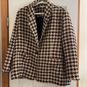 Amaryllis beige and black houndstooth blazer, size 2x